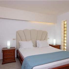 4 bedroom villa with pool close to beach on Akrotiri peninsula, sleeps 8